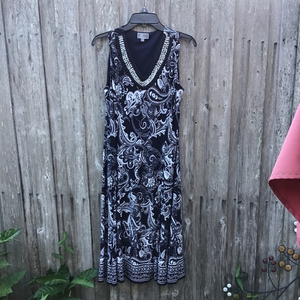 JM Collection navy colored sheath dress size medium.